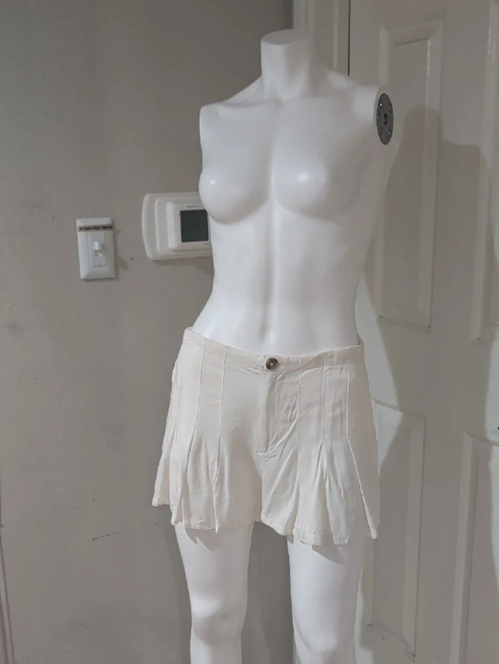 O'Neill White Pleated Viscose Shorts Women's Large